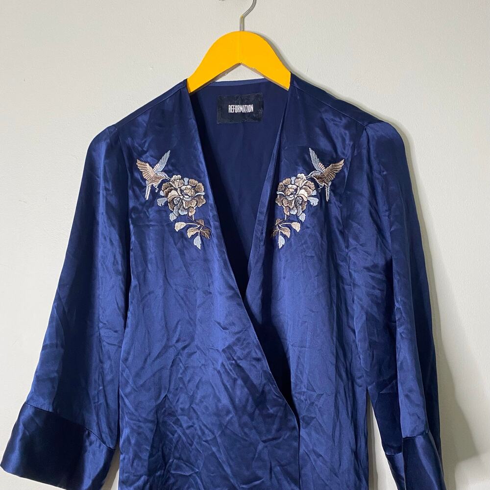 REFORMATION 100% Silk Navy Blue Satin Robe Wrap Mini Dress Kimono Size Small - Picture 2 of 8